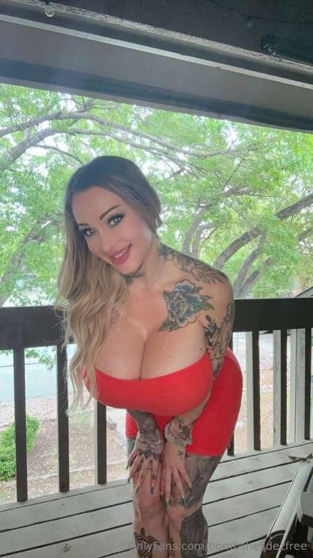 now that's a great view of these jugs!