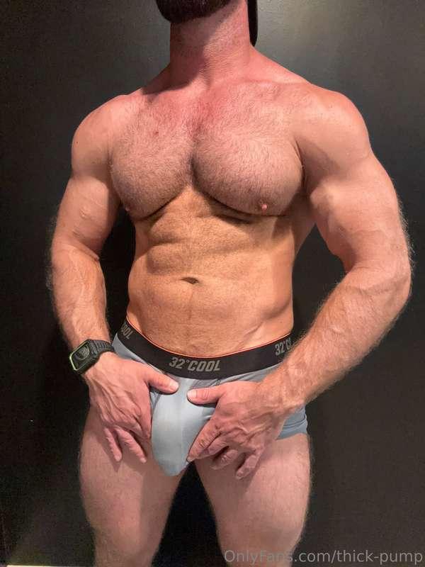 I want your mouth on this bulge 👄 