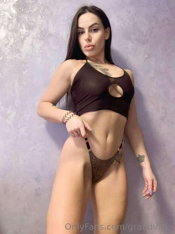 Do you want to see pretty doll @cleo_mistress
pleasing herse..