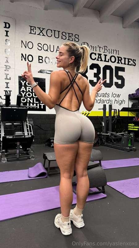 showing off the 🍑 pump 🤭