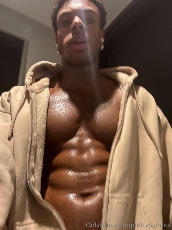 woke up… waiting for your dm 👅