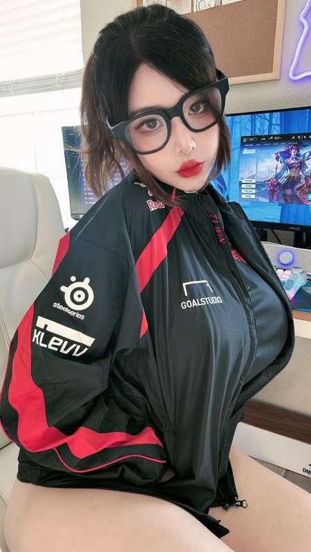 Nerdy Gamer Bunny Preview