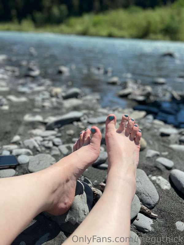 special request for feet 🦶🏻 content   I hiked 3.1 miles to t..