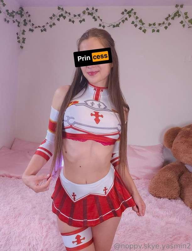 Asuna from SAO cosplay! This costume is so cute 💖