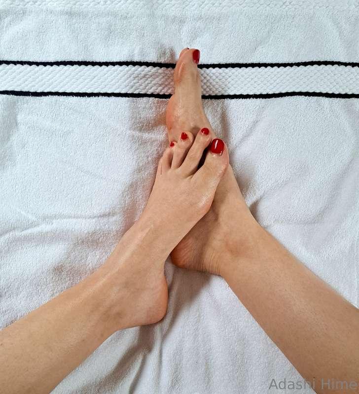 Oily feet ready for a massage...