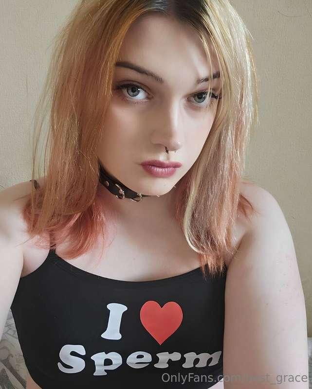 A hot transsexual whore @merlinkitty is ready to fulfill all..