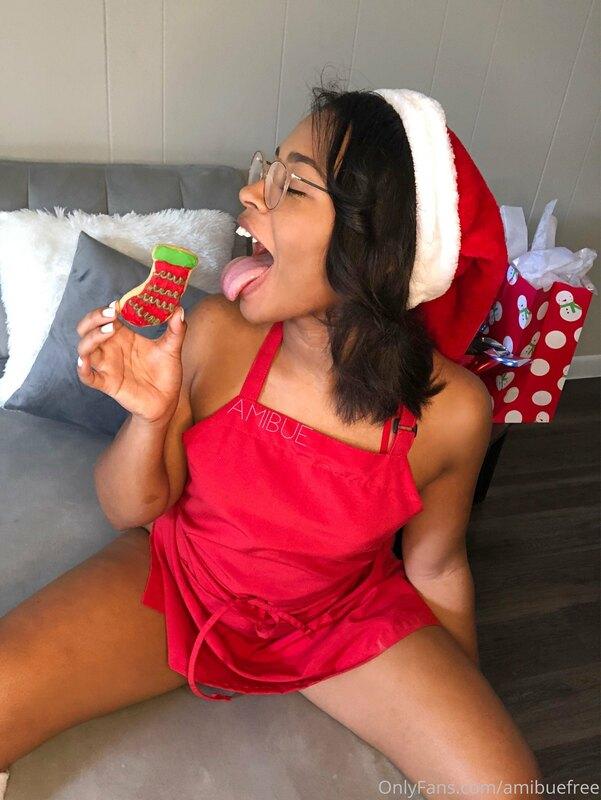 Come lick my cookie ? Unlock to see your dessert ?