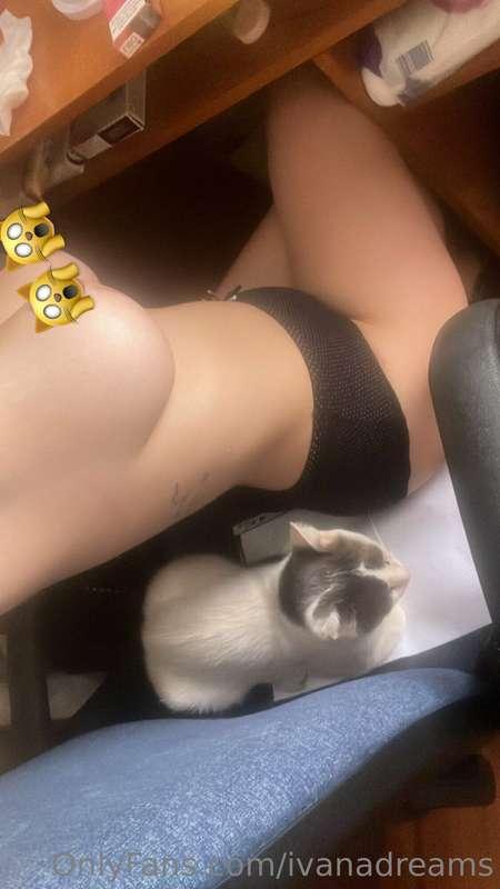 Hello kitty titty 🙀🍒
