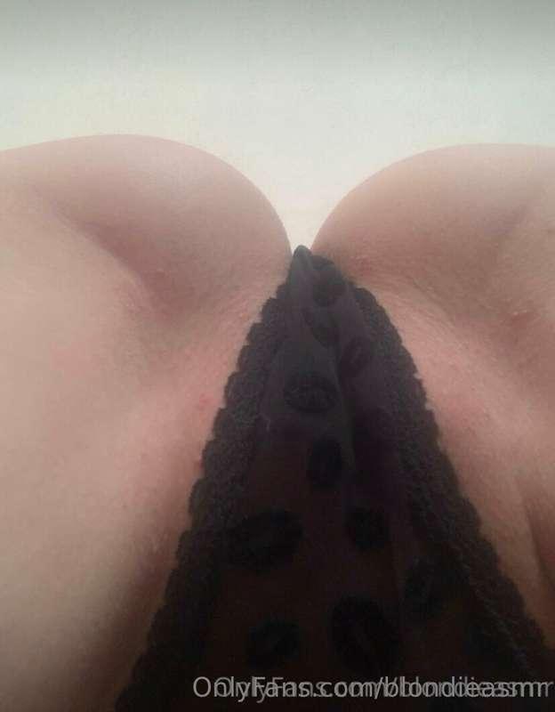 Take off my panties 😈😈😈