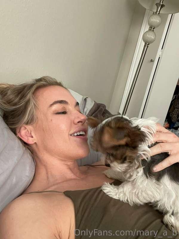 Doggy kisses 💋