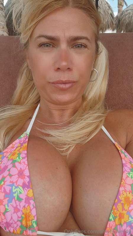Happy Titty Tuesday 👙 Do you like my new bikini? 