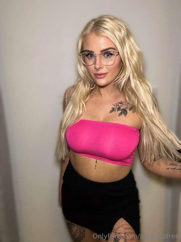 Everything’s better Pink 💖 VIP - @Teaganof
