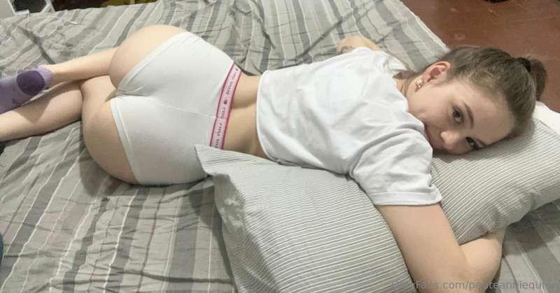 I bet you'd love how my ass lookssWhile layin in bed beside ..