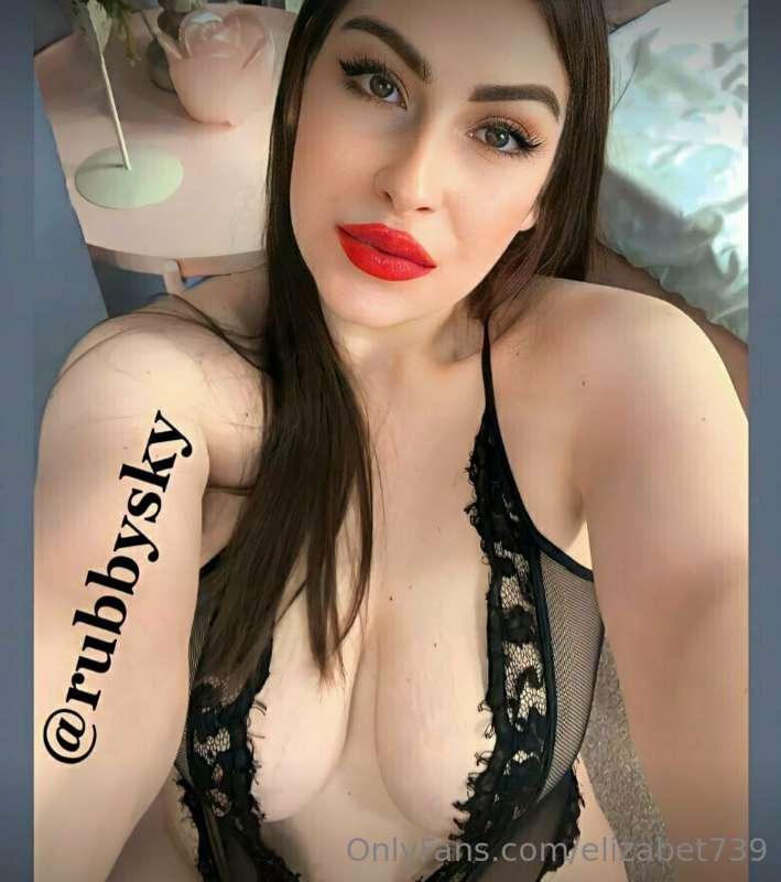 Maybe you want to join me in a naughty session? 😈😝
🍑💋 Follow..