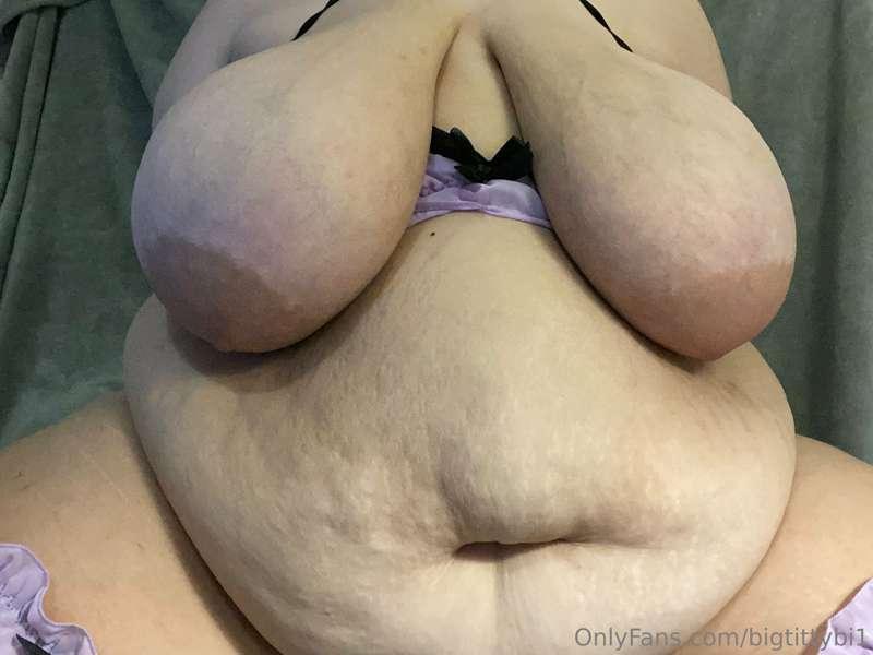 bigtittybi1 image #1