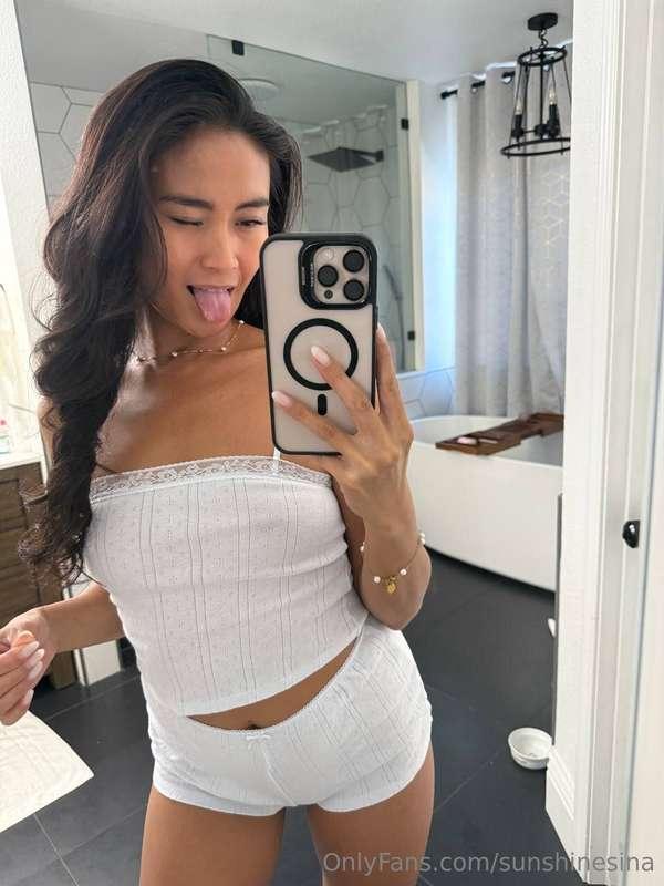 Tongue out tuesday 😜