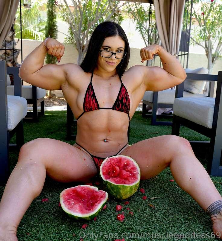 musclegoddess69 image #0