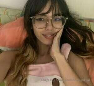 Join me in bed and let's cuddle💗💗