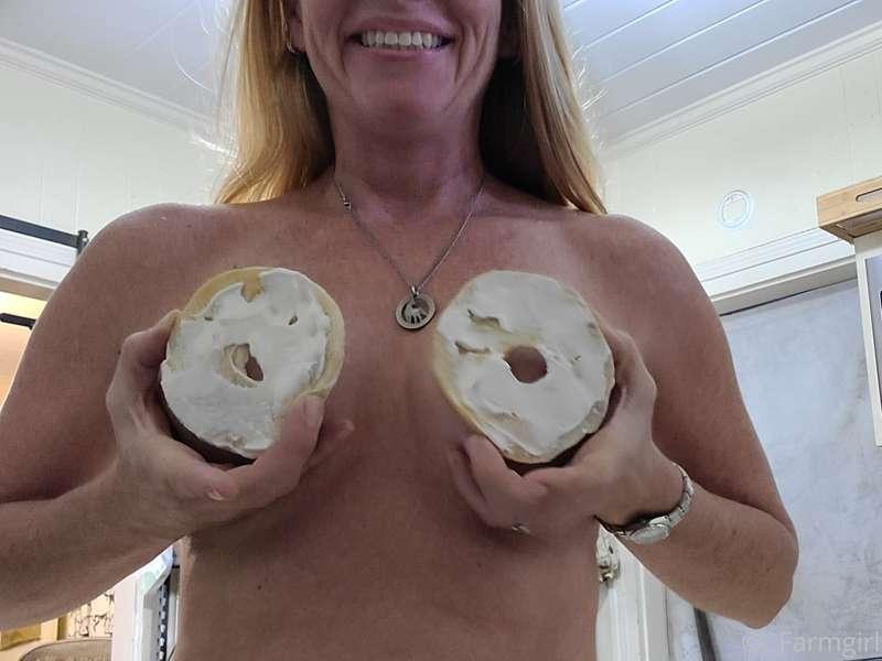 Anyone hungry for some Bagels or maybe something else??!! 🤔