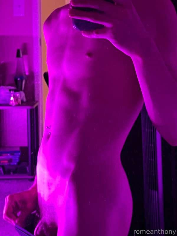 iamromeanthony image #0