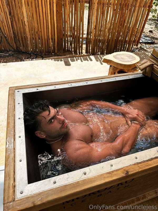 Cold plunge or naked in front of the mirror? U pick....