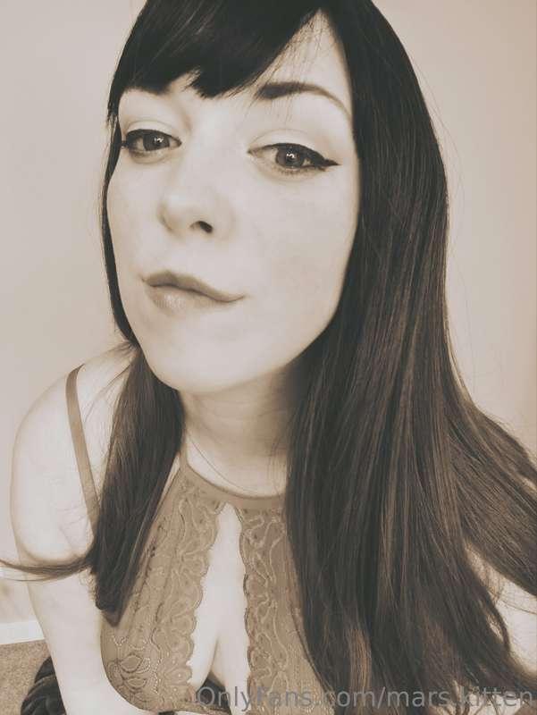 I just learned what a PAWG is. Do you think I qualify? 👀
Lin..