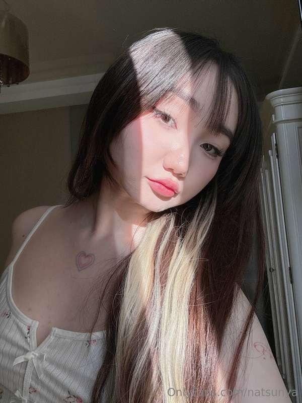 This photo of me with dark hair is too good... Gotta do it a..