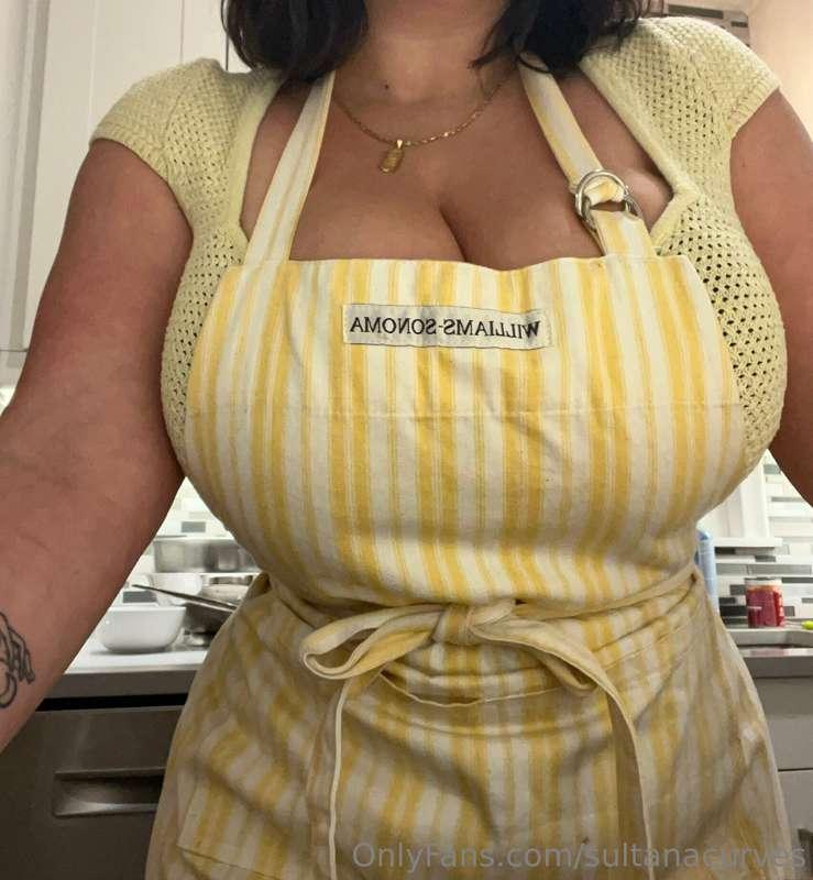 How I look cooking dinner for my boyfriend 🥰