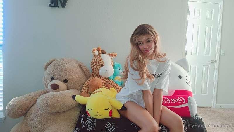 Just a girl and her plushies 💕🌸
