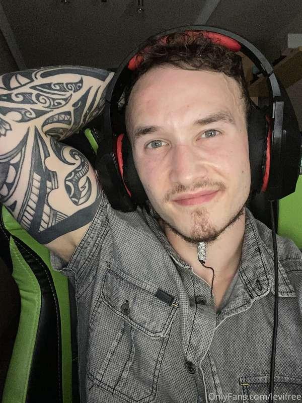 who comes to play with me?🥵🍆🧴