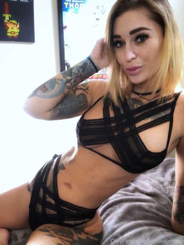 Wanna see me get nice and 💦💦 wet? Check your DMs for somethi..