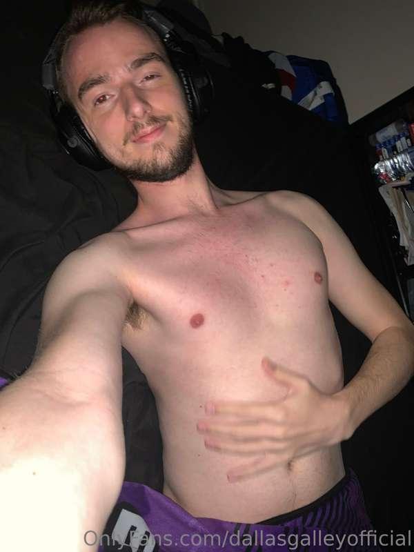 The life of a gamer never ends but wish I could be laying in..