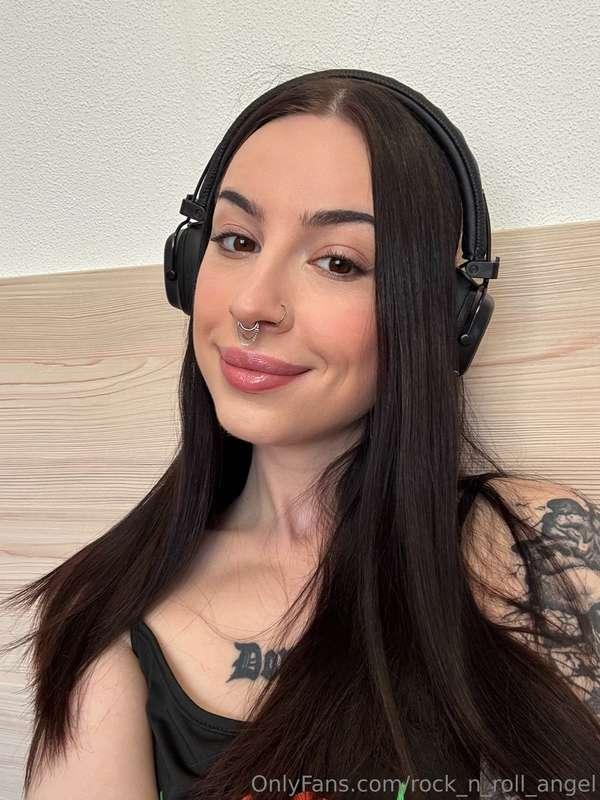 🧸 I’m just so cute… what do you think? 😊Be honest! 👇