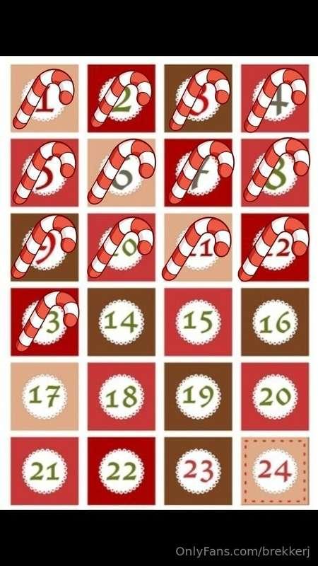 Day 13 🎅🎁Come give me a kiss under mistletoe 😉😘