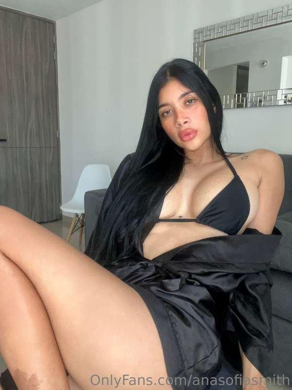 I'll wait for you in the chat 🖤
Te espero en el chat 🖤