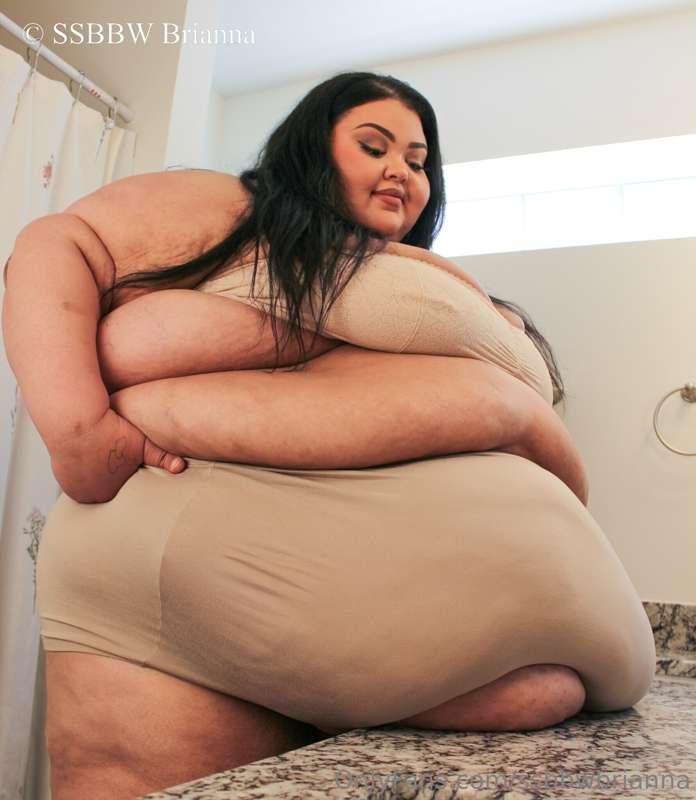 Happy Fat Friday! 10/20
Pt. 2 - 30 photos
Belly Plopping 4 U..