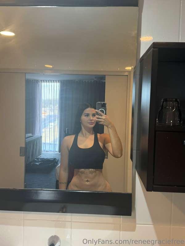Just another mirror selfie 😉