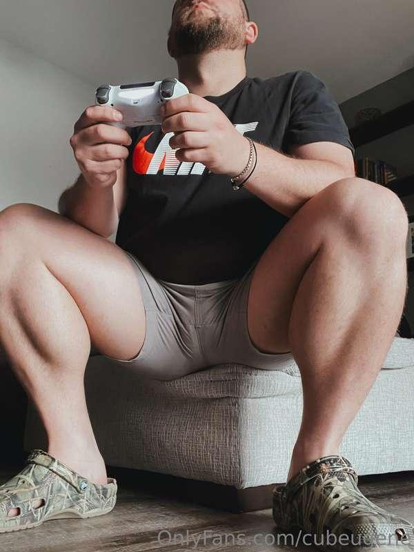 How about this Sunday we stay in and play with some joy stic..