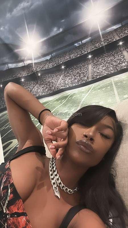 I’m online, flooding my VIP page w/ content again 👀 Onlyfans..