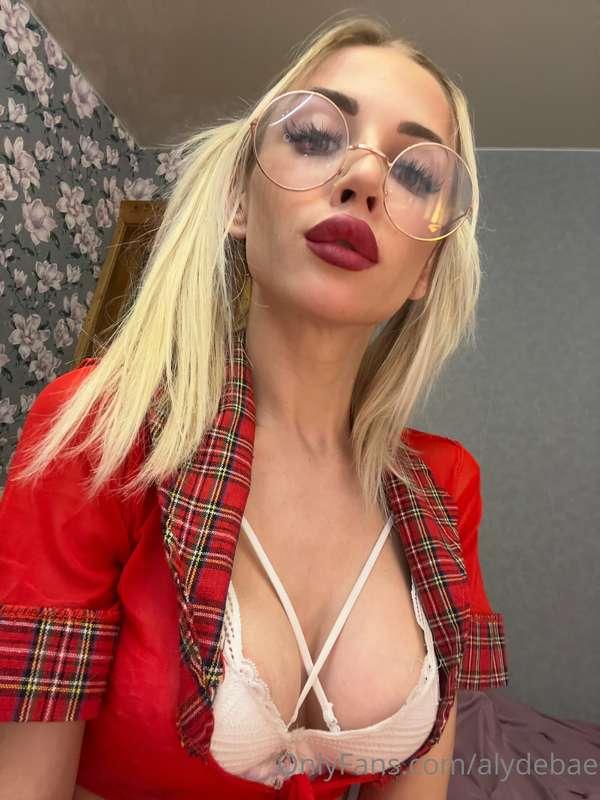 I'm sorry it's so late, I studied 💋