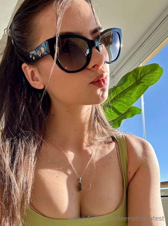 Waiting for someone to pull my hair, will it be you?🙈