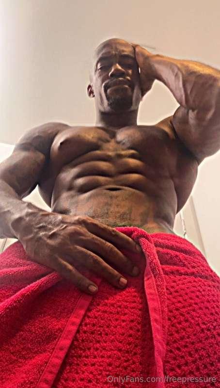 Turn to look at me when you're on your knees 🍆😈