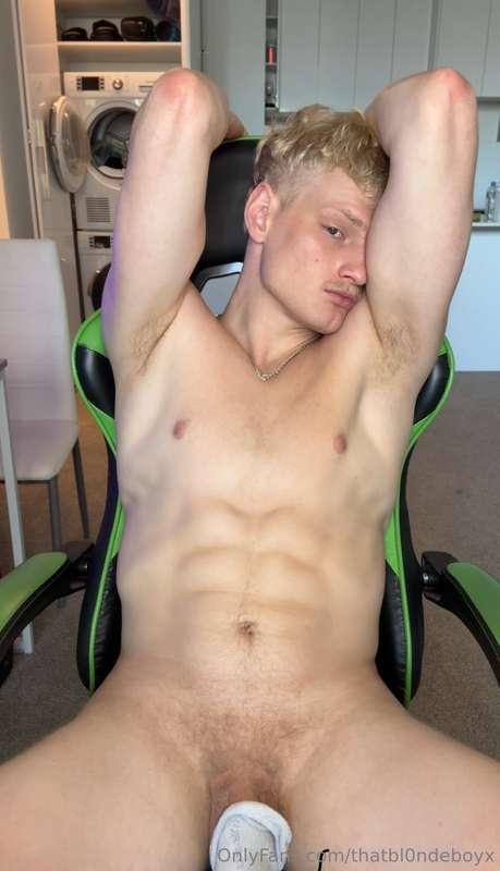 what do you think my arm pits smell like? Comment below x