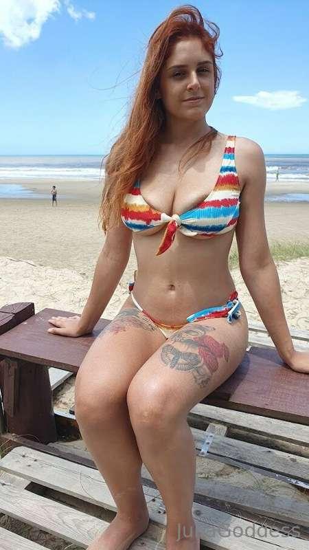 more exhibitionism on the beach.

Do you like exhibitionism?