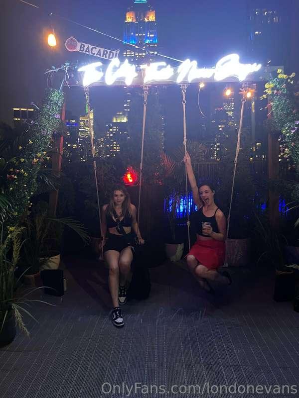 Can you tell which one of us was feeling reaaaal good? @arti..