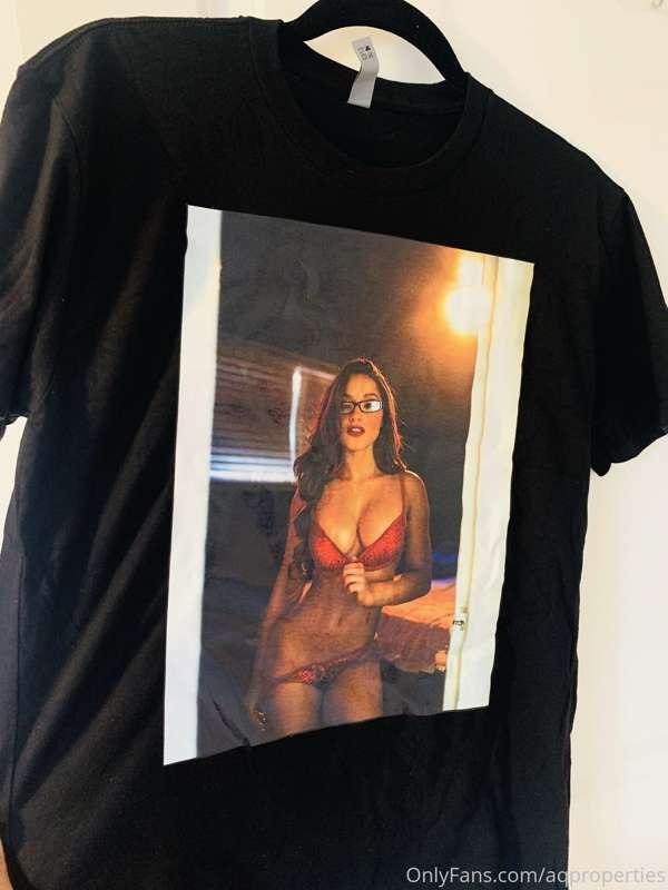 only 3 of these tees left 
2 S
1 XXL
tip $25 along with Addr..