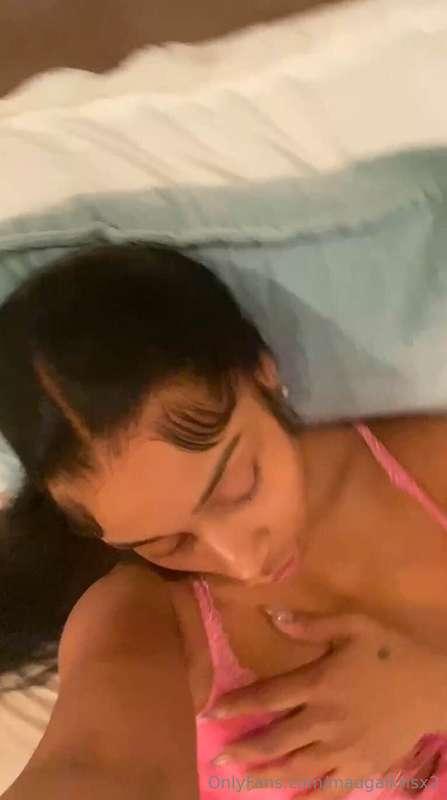 ### Waiting for someone fun to message me 🫶🏻