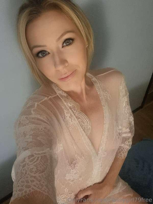 😇 in white
