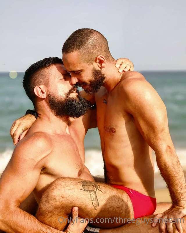 Anyone wants sex on the beach? 😎🍸
Subscribe to our premium p..