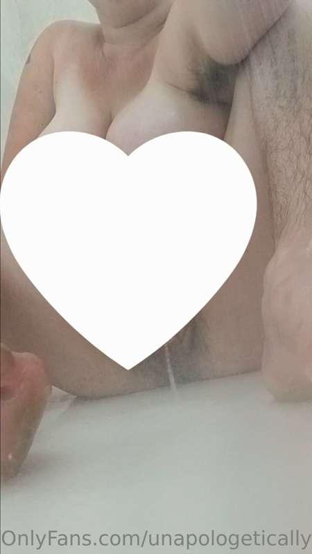 Send a tip to watch me p€€ing in the shower (: